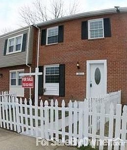 1st image of 2833 Banks Ct