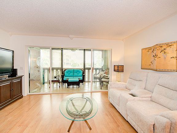 4th image of 160 SE Saint Lucie Blvd APT 204