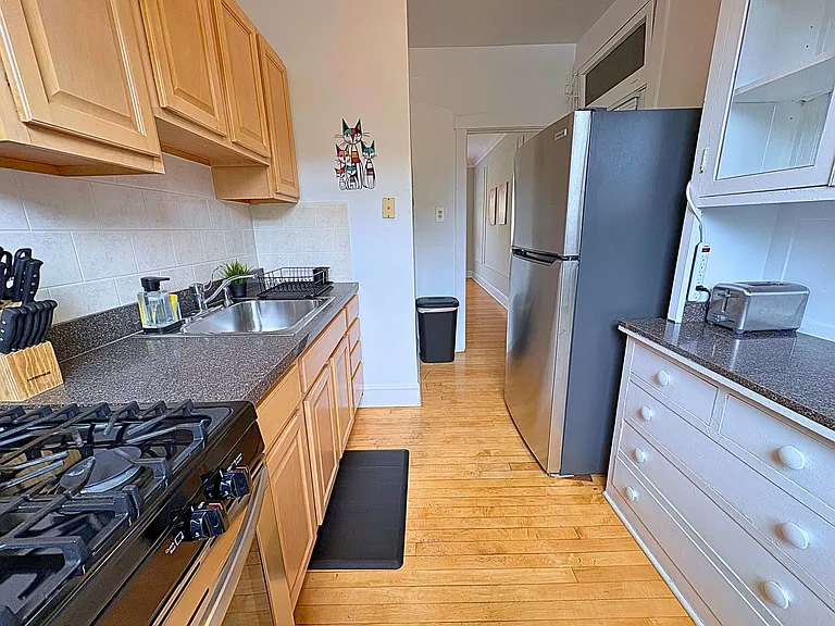 917-925 Hinman Ave. — Photo 4