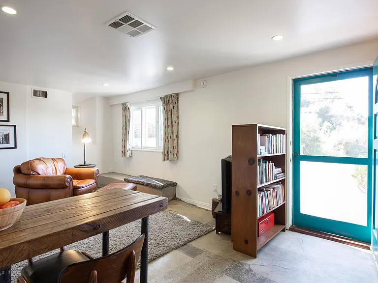 2212 Lake Shore Ave — Photo 5