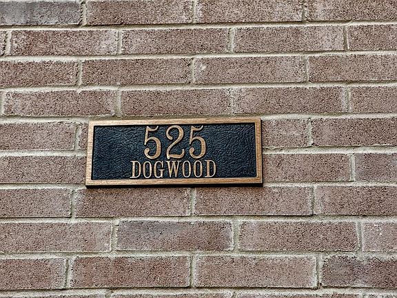 3rd image of 525 Dogwood Ln
