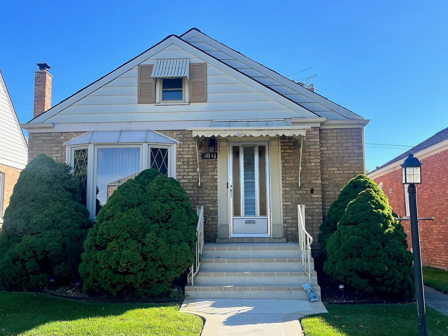 3841 N Page Ave photo 1
