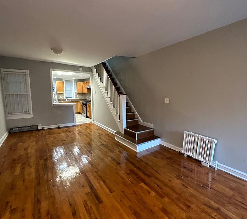 1st image of 1528 W Oakdale St