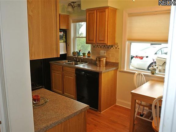 5th image of 3252 Oakwood Dr