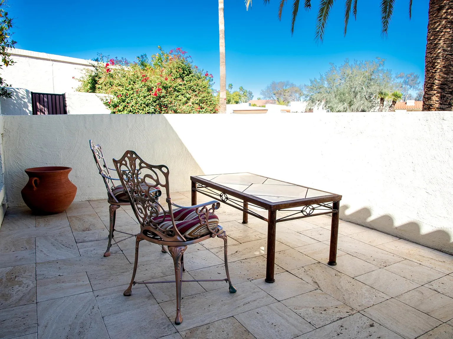 1007 E Laguna Dr — Photo 3