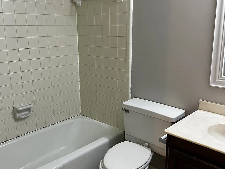 240 Indiana Ave #B — Photo 6