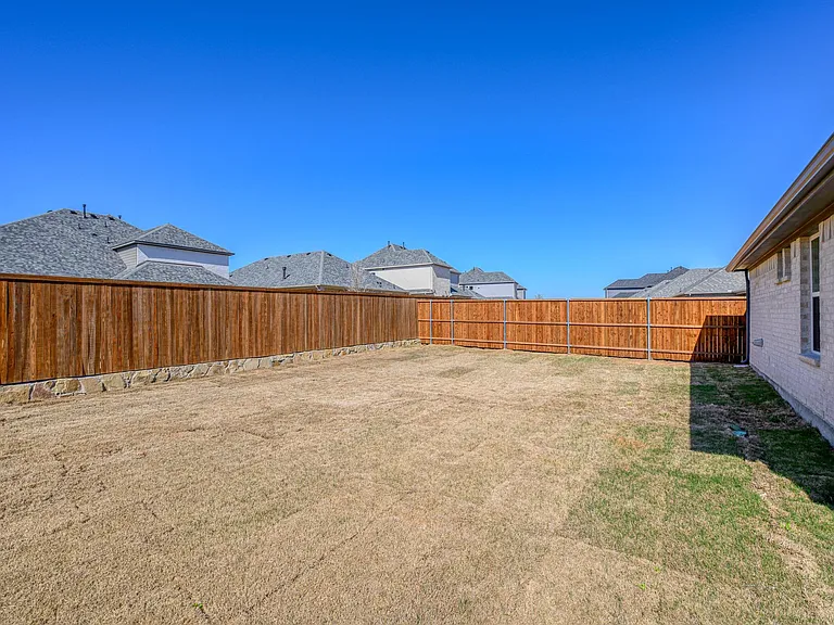 501 Amenduni Ln — Photo 27