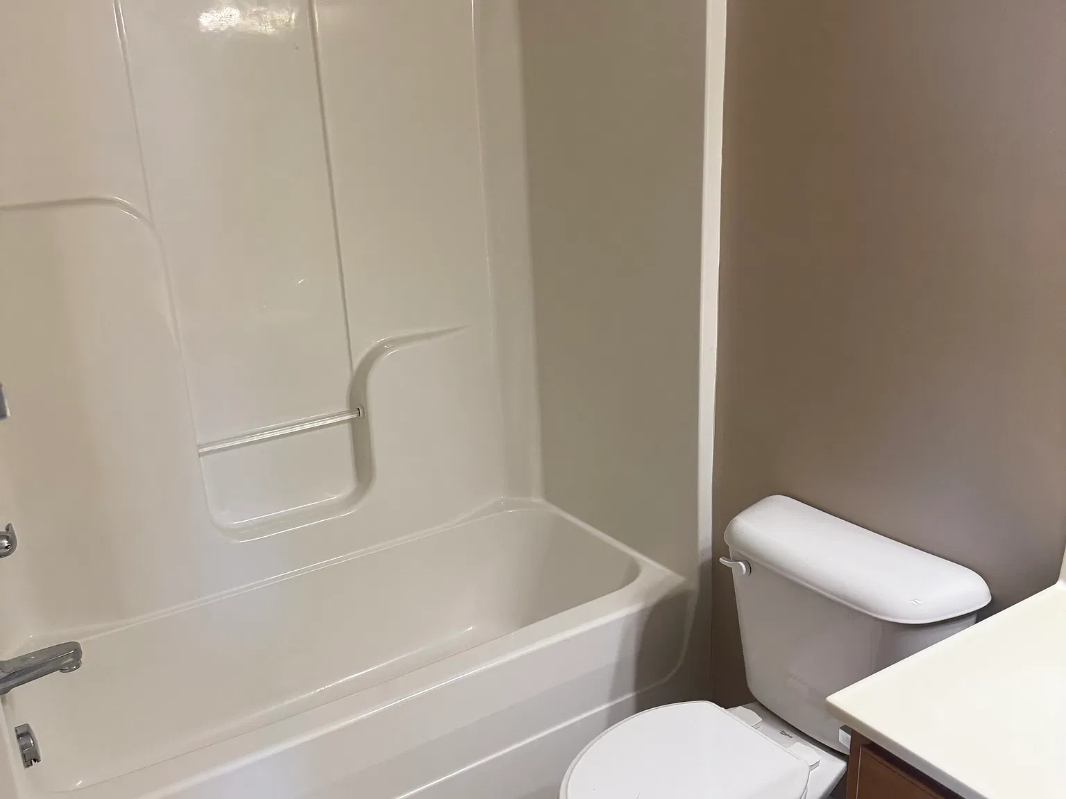 3 bed, 1600 sqft, $1,850 — Photo 3