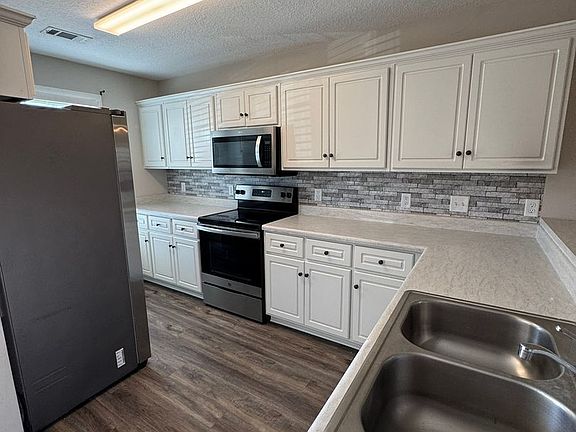 3rd image of 404 Andover Dr