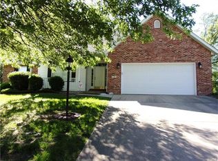 2 Ridgefield Dr, Troy, IL 62294