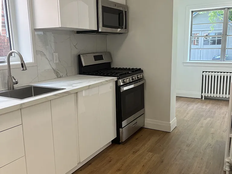 55 Beresford Ave #MAIN FL — Photo 9