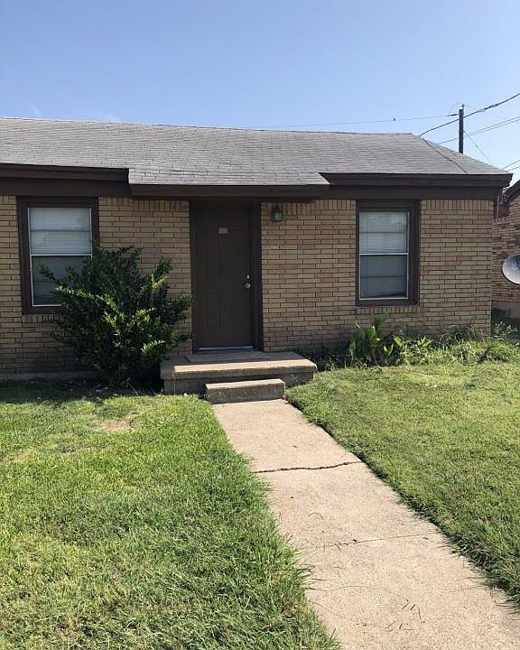 1st image of 214 W Avenue G