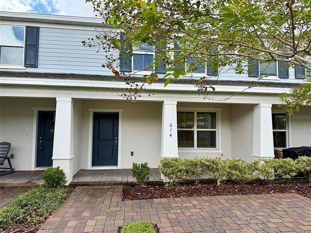 2 bed, 2.5 bath, 1296 sqft, $1,995 — Photo 2