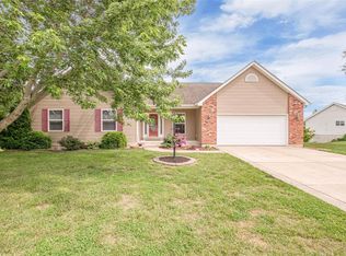 27124 Oak Ridge Ct, Warrenton, MO 63383