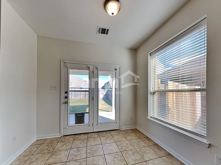 813 Lovebird Ln — Photo 5