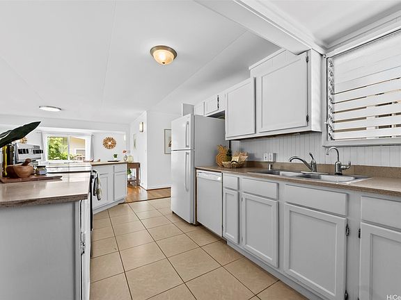 4th image of 614 Ululani St