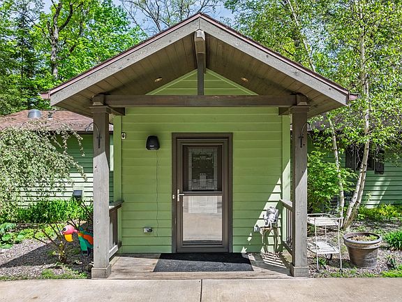 3rd image of 2990 Oak Ridge Ln W