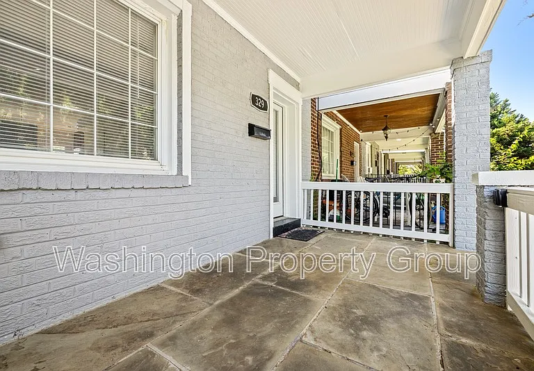 329 18th Pl NE — Photo 5