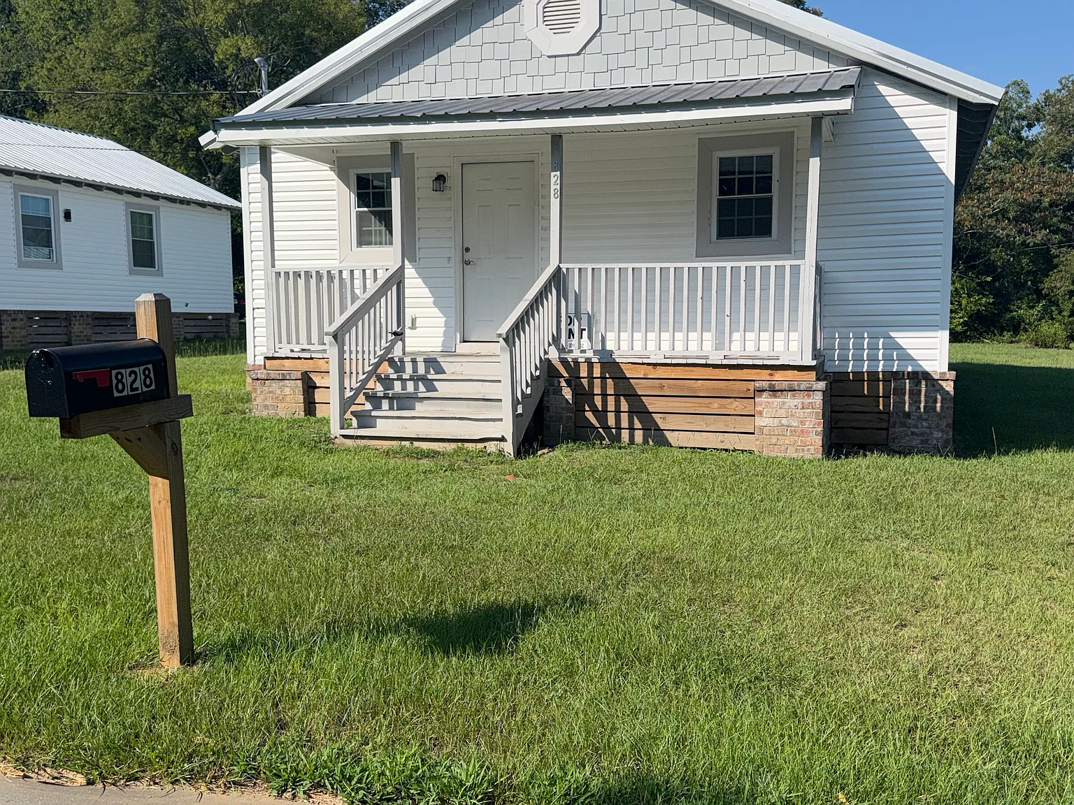 3 bed, 918 sqft, $1,100 — Photo 2