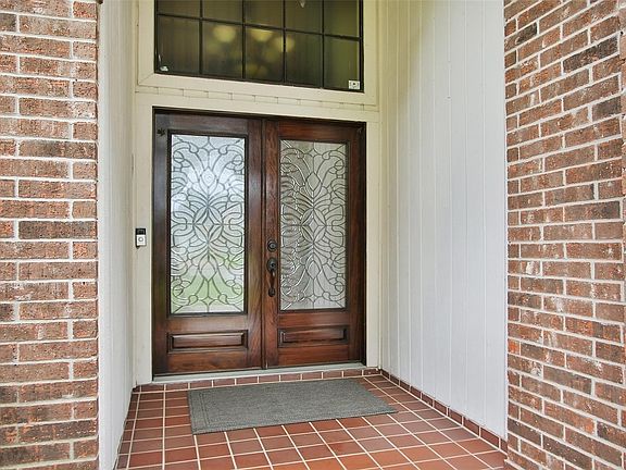 4th image of 2204 Castle Dr