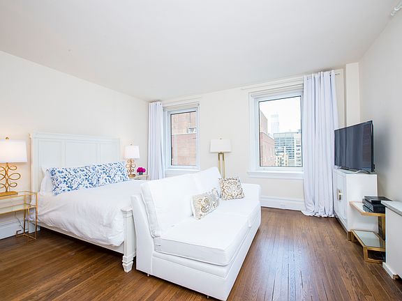 5th image of 132 E 72nd St APT 14