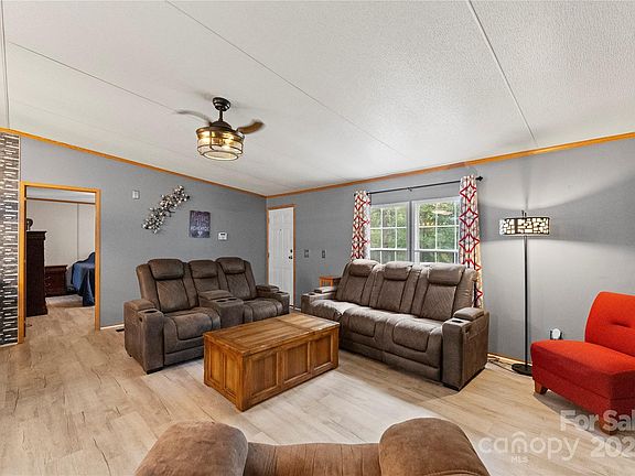 5th image of 204 Humphrey Blvd