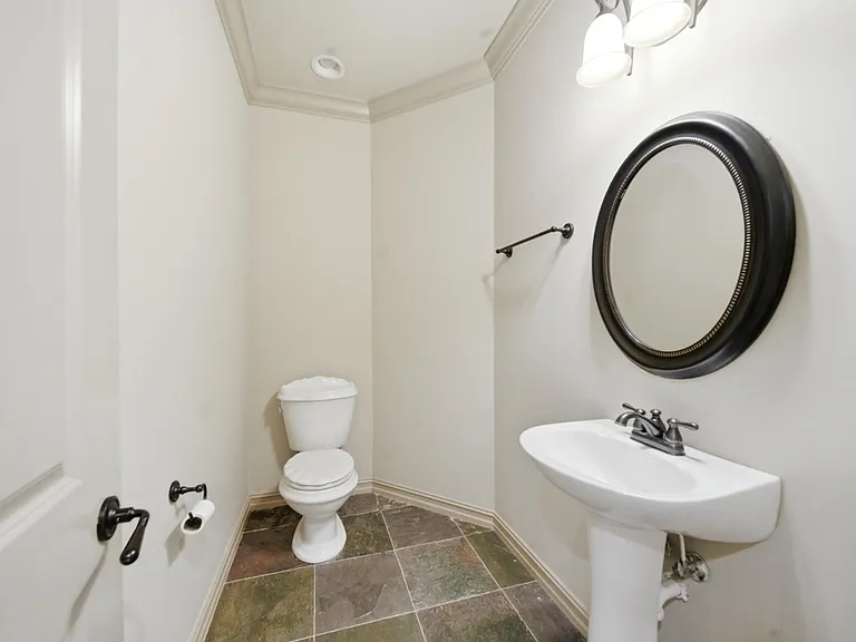 1333 E 41st Pl — Photo 16
