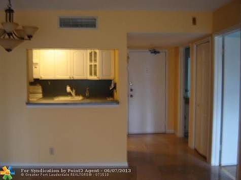 2nd image of 240 Lakeview Dr APT 305