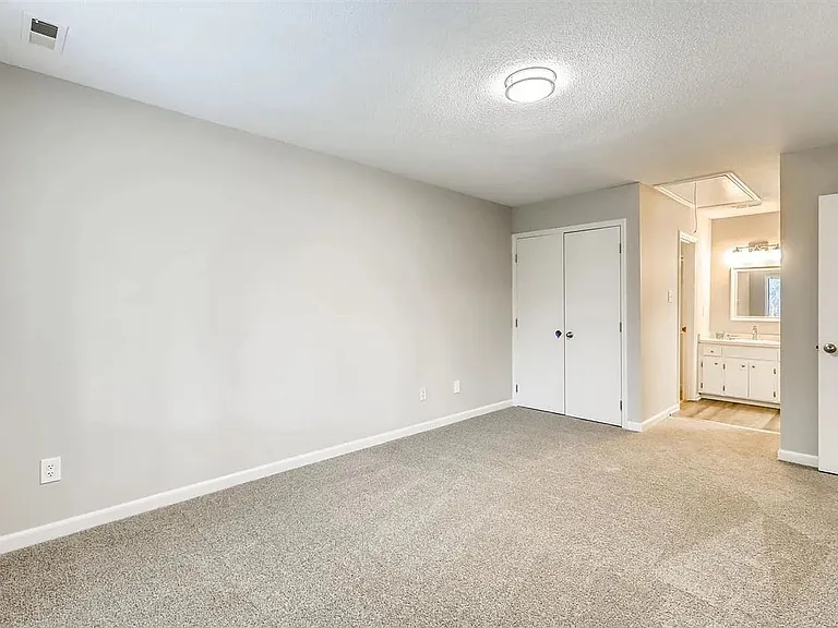 224 Clancy Cir — Photo 13