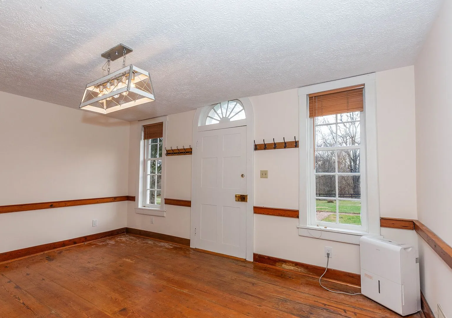 1 Bed, 1 Bath, Historic Cottage on the Smithfield Farm in Berryville, VA — Photo 3