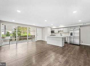 128 Haycock Rd APT B6, Falls Church, VA 22046