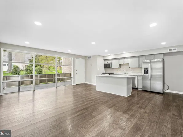 128 Haycock Rd APT B6, Falls Church, VA 22046