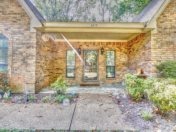 3rd image of 3215 River Oak Dr