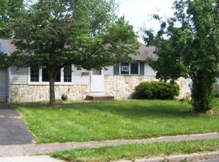 857 Valley Rd, Warminster, PA 18974