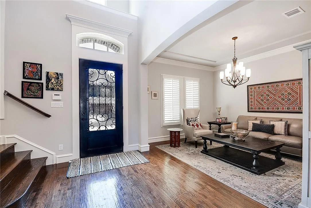 5 bed, 4.5 bath, 4229 sqft, $5,995 — Photo 2