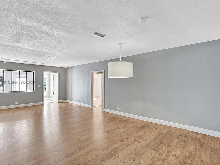 9040 Carlyle Ave — Photo 8
