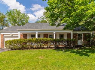 420 Castlewood Ln, Buffalo Grove, IL 60089