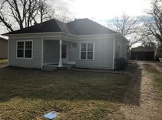 111 W Ash St, Edna, TX 77957