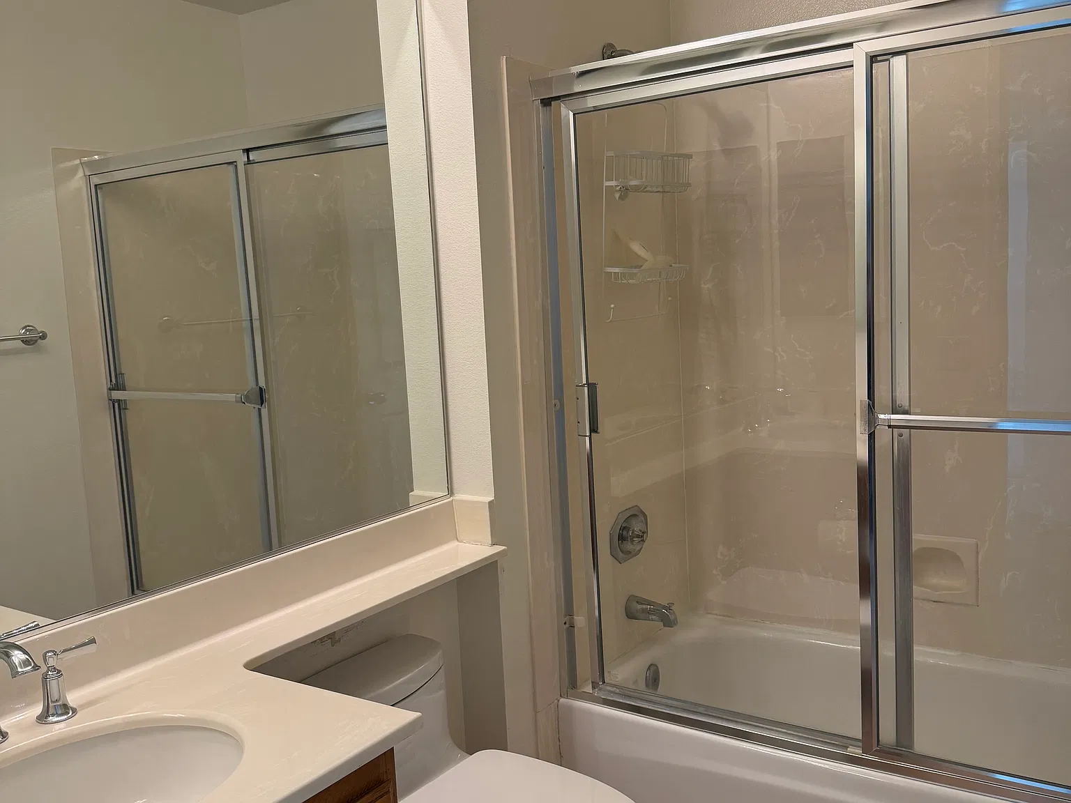 3 bed, 1835 sqft, $3,700 — Photo 2