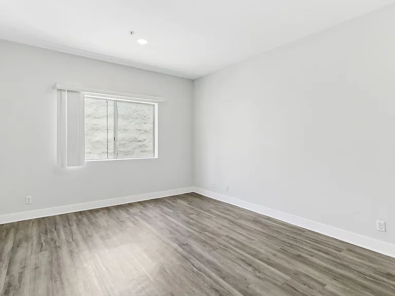 7044 Lanewood Ave — Photo 53
