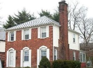32 Wisteria Ave, Mineola, NY 11501