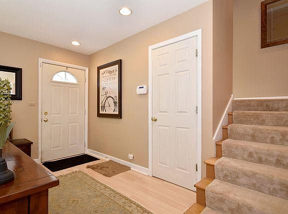 4th image of 22W506 Tamarack Dr