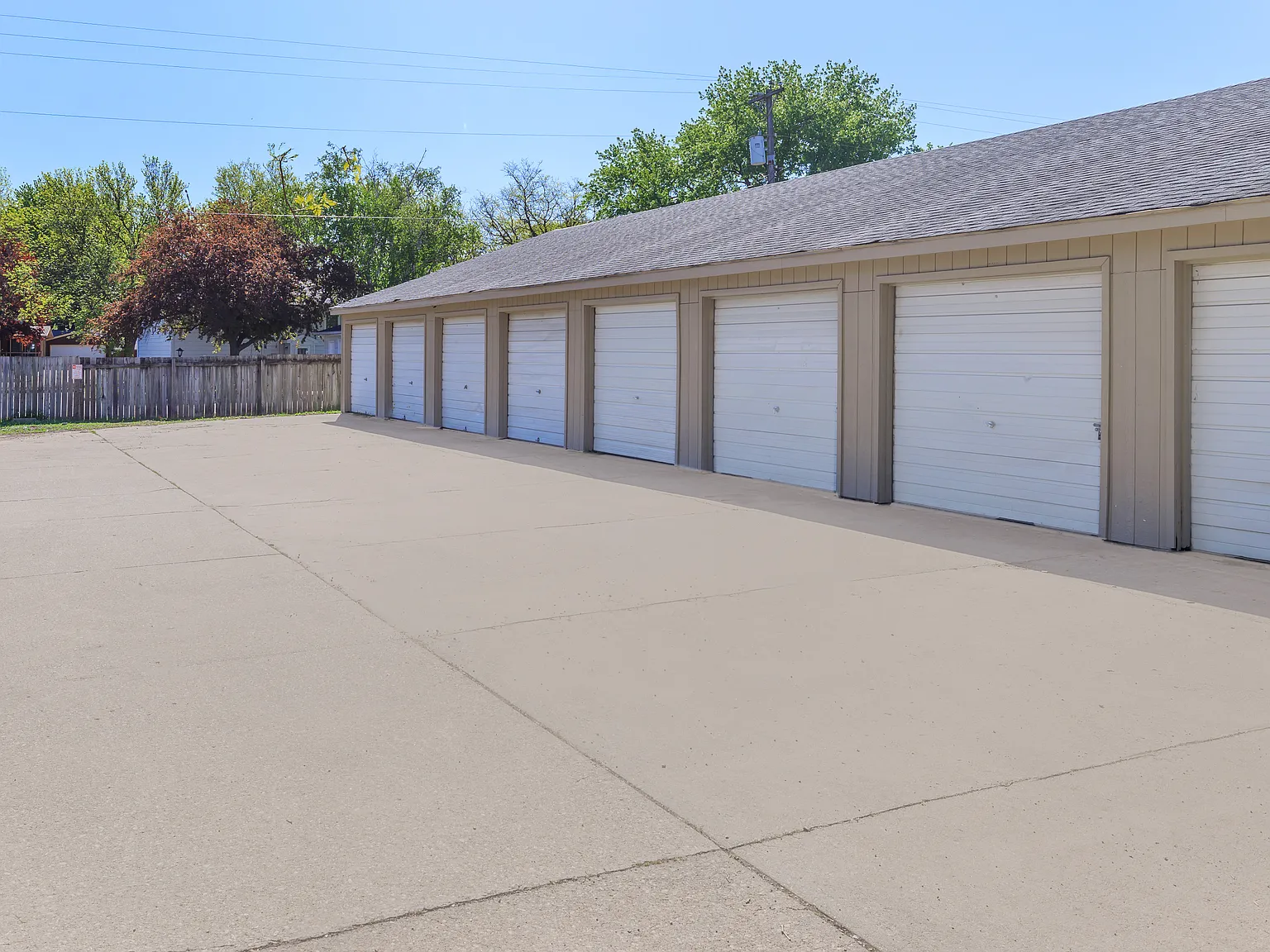Meadow Park Apartments — Photo 3