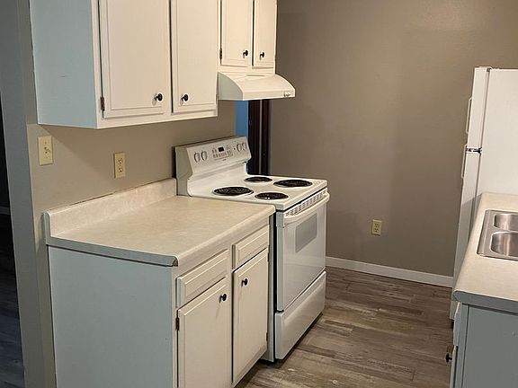 4th image of 610 11th St NE #1