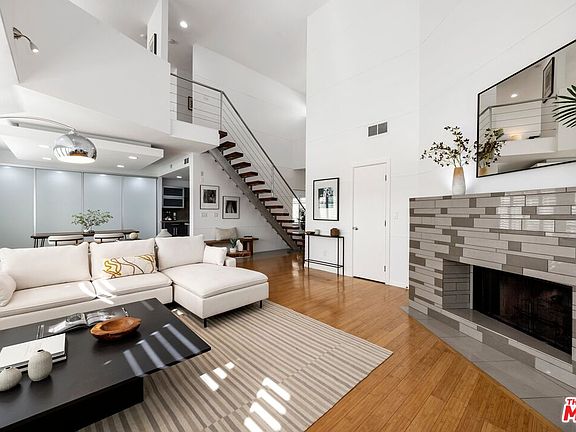 4th image of 11845 Mayfield Ave APT 302