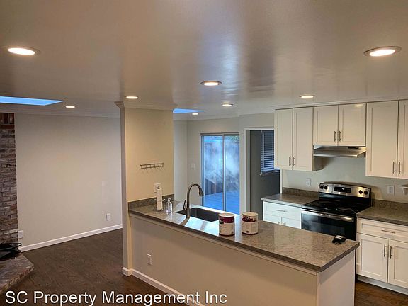 3rd image of 1360 Terrace Dr