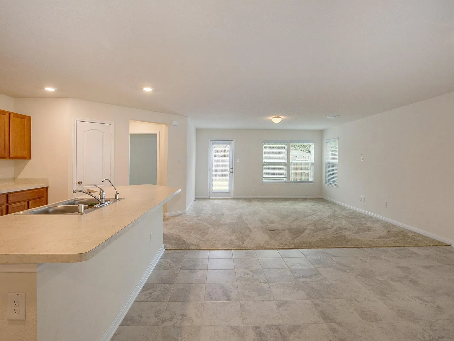 3 bed, 2.0 bath, 2009 sqft, $2,150 — Photo 3
