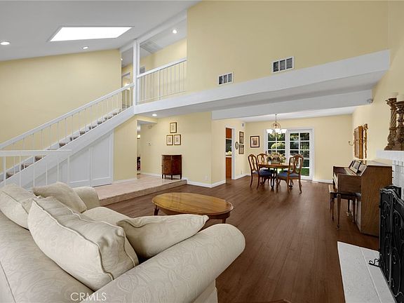 3rd image of 1375 Beechwood Dr