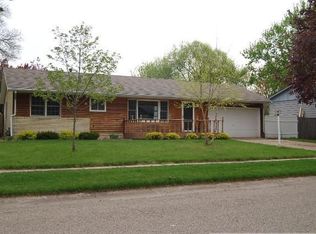 953 Redwell Ln, Apple Valley, MN 55124