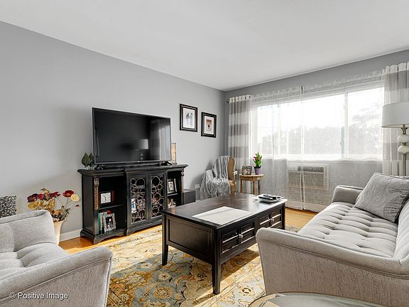 3rd image of 2920 N Harlem Ave APT 4H
